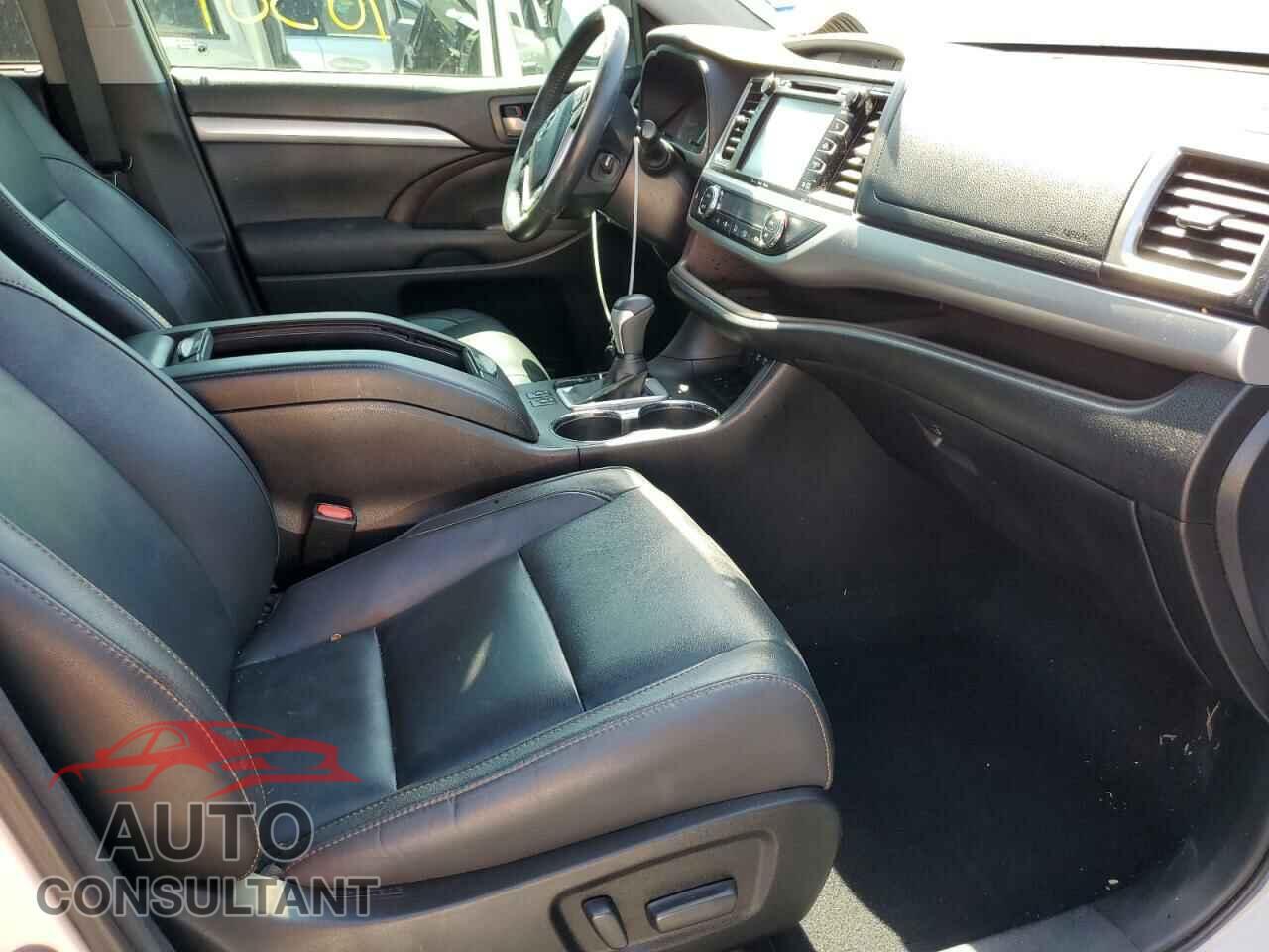 TOYOTA HIGHLANDER 2017 - 5TDKZRFH8HS520438