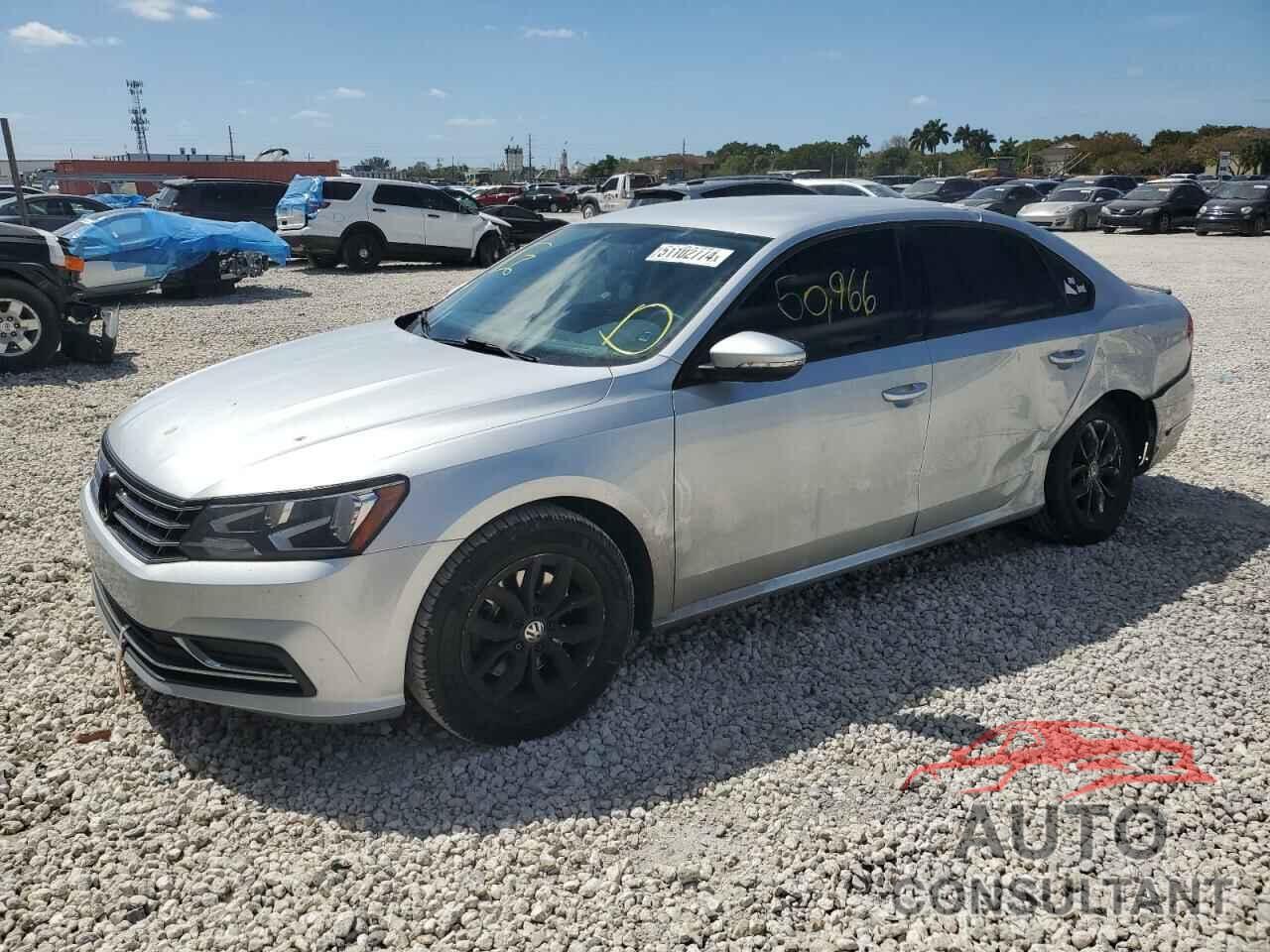 VOLKSWAGEN PASSAT 2018 - 1VWAA7A33JC043120