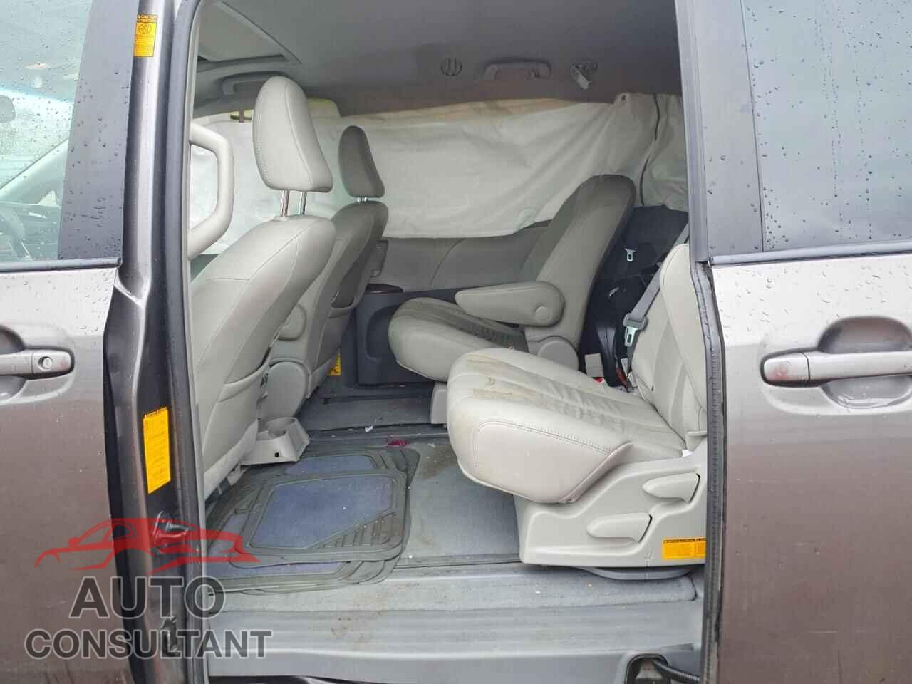 TOYOTA SIENNA 2013 - 5TDYK3DC7DS376961