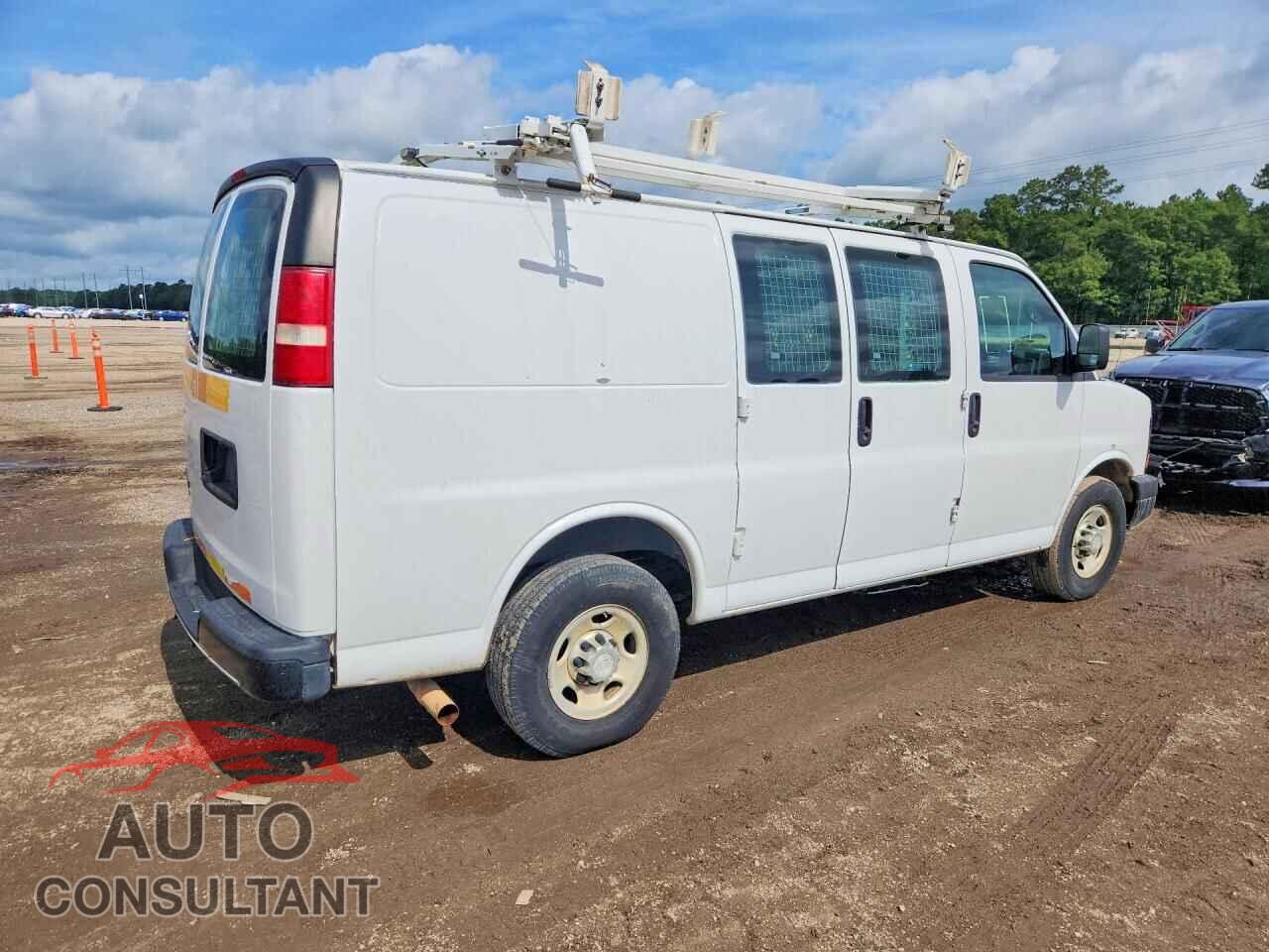 CHEVROLET EXPRESS 2015 - 1GCWGFCF6F1229004