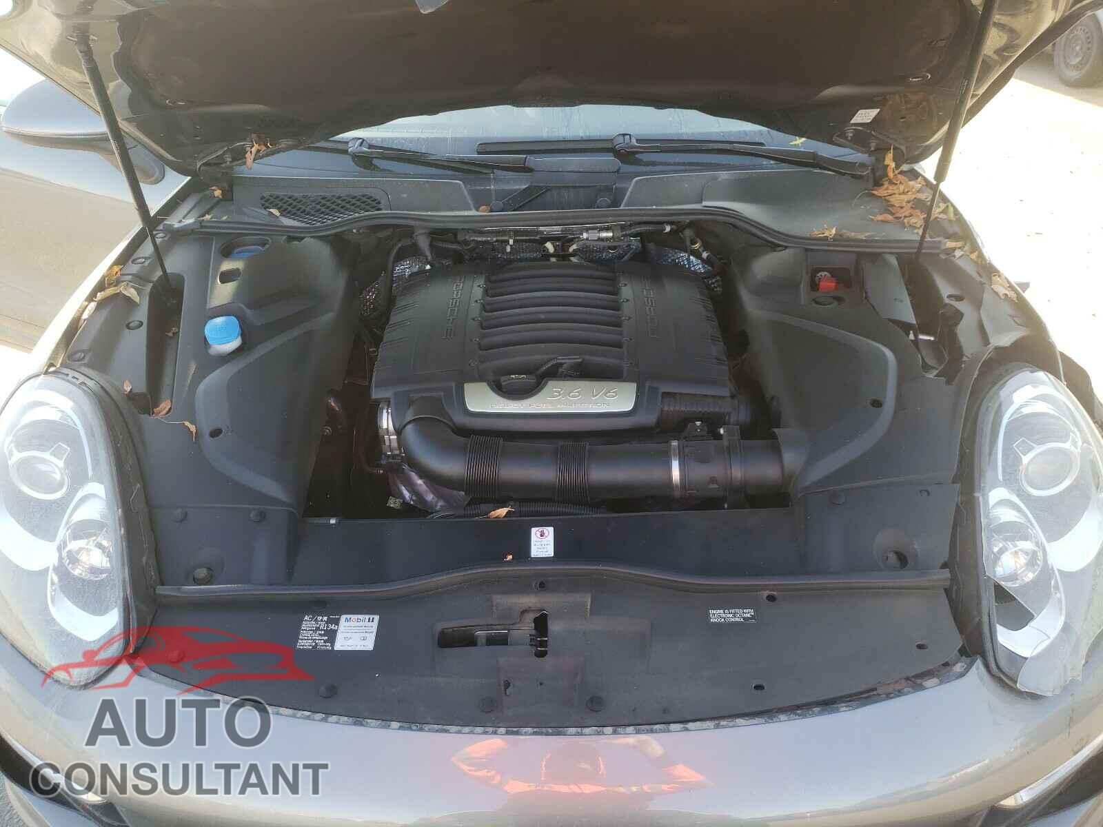 PORSCHE CAYENNE 2016 - WP1AA2A28GKA12875