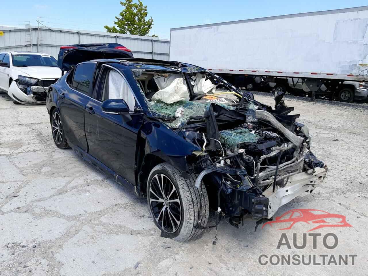 TOYOTA CAMRY 2018 - 4T1B11HK4JU586886