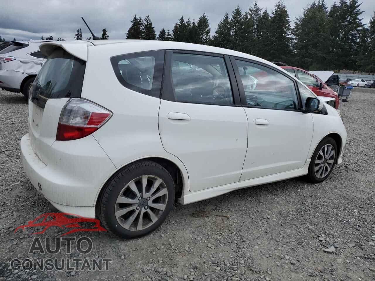 HONDA FIT 2013 - JHMGE8H52DC059343