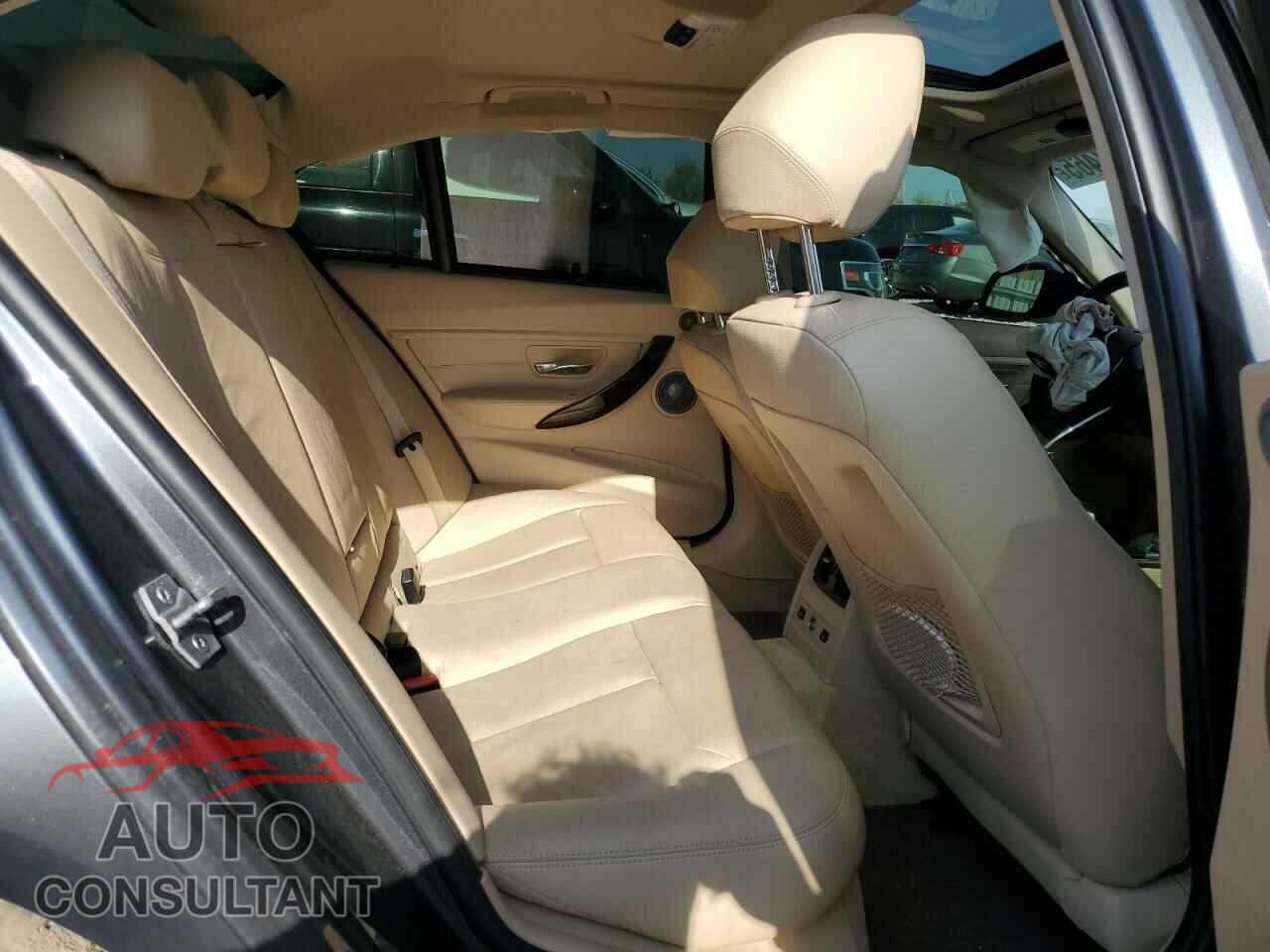 BMW 3 SERIES 2013 - WBA3B9C58DF585543