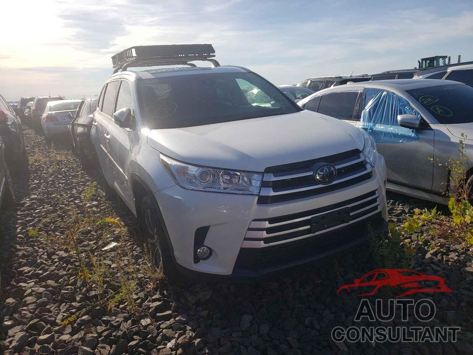 TOYOTA HIGHLANDER 2018 - 5TDJZRFH8JS863932