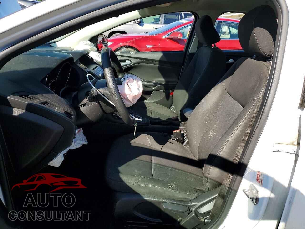 FORD FOCUS 2015 - 1FADP3K20FL249361