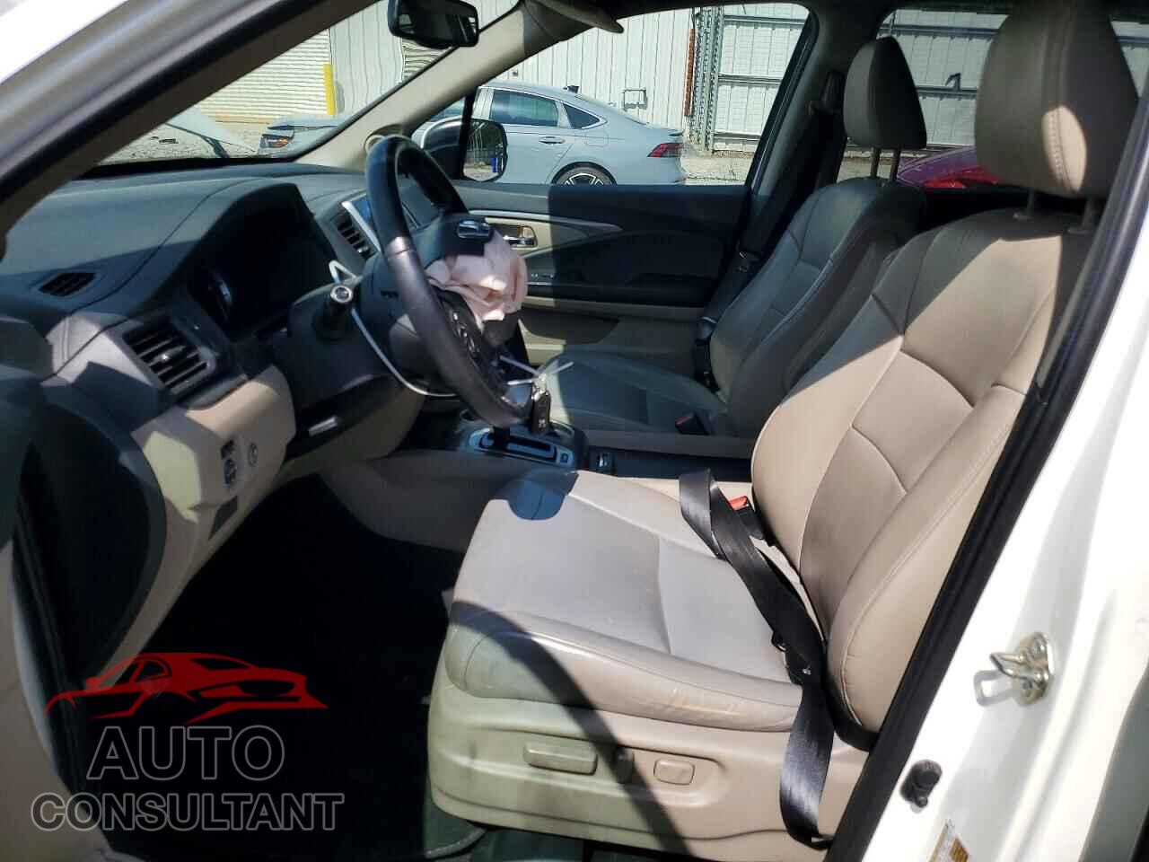 HONDA PILOT 2017 - 5FNYF5H52HB009665