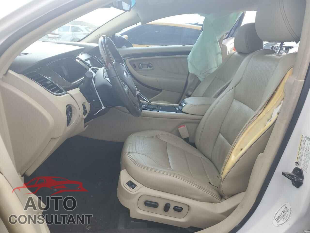 FORD TAURUS 2018 - 1FAHP2F82JG110411