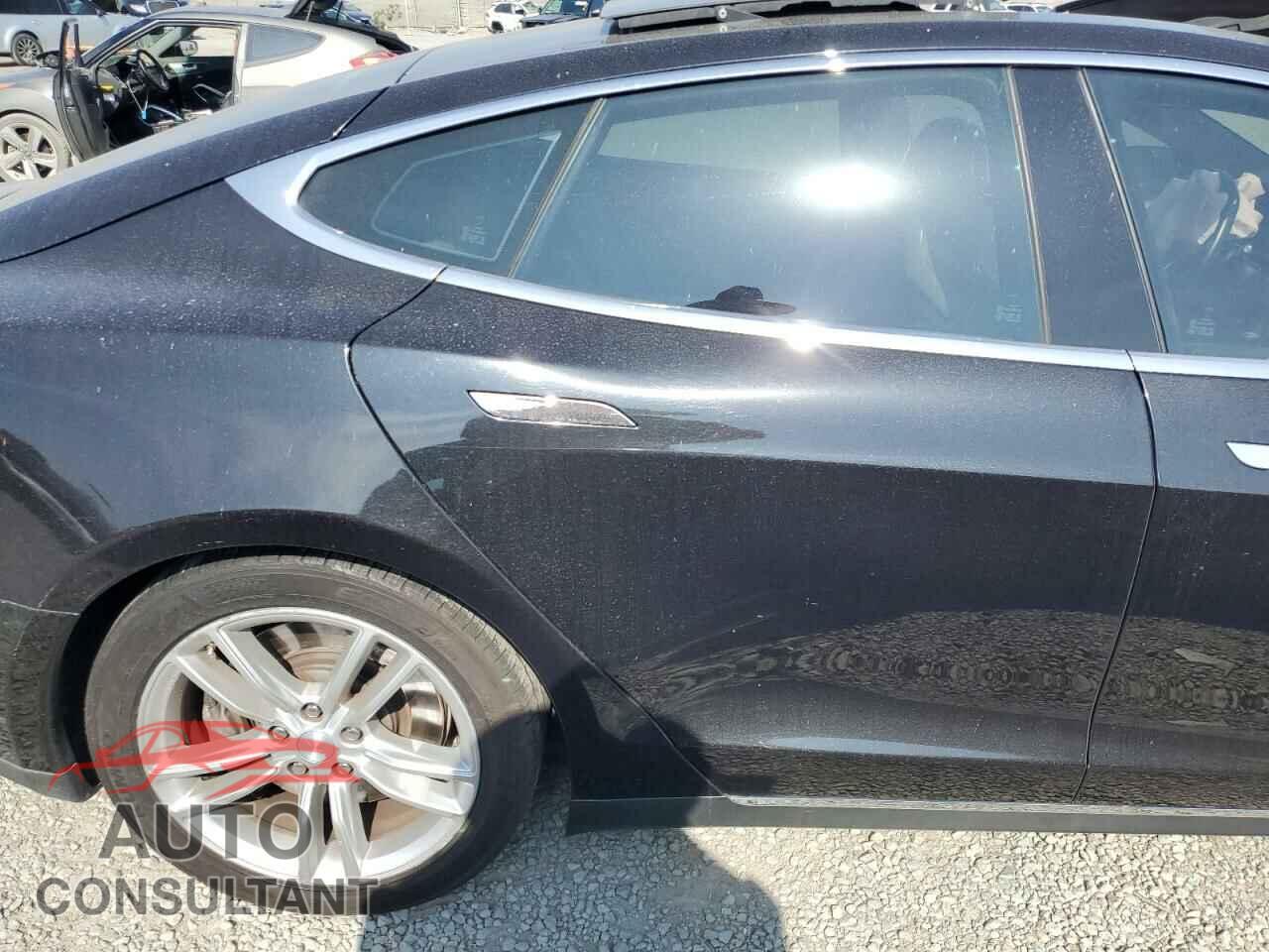 TESLA MODEL S 2015 - 5YJSA1E21FF113178