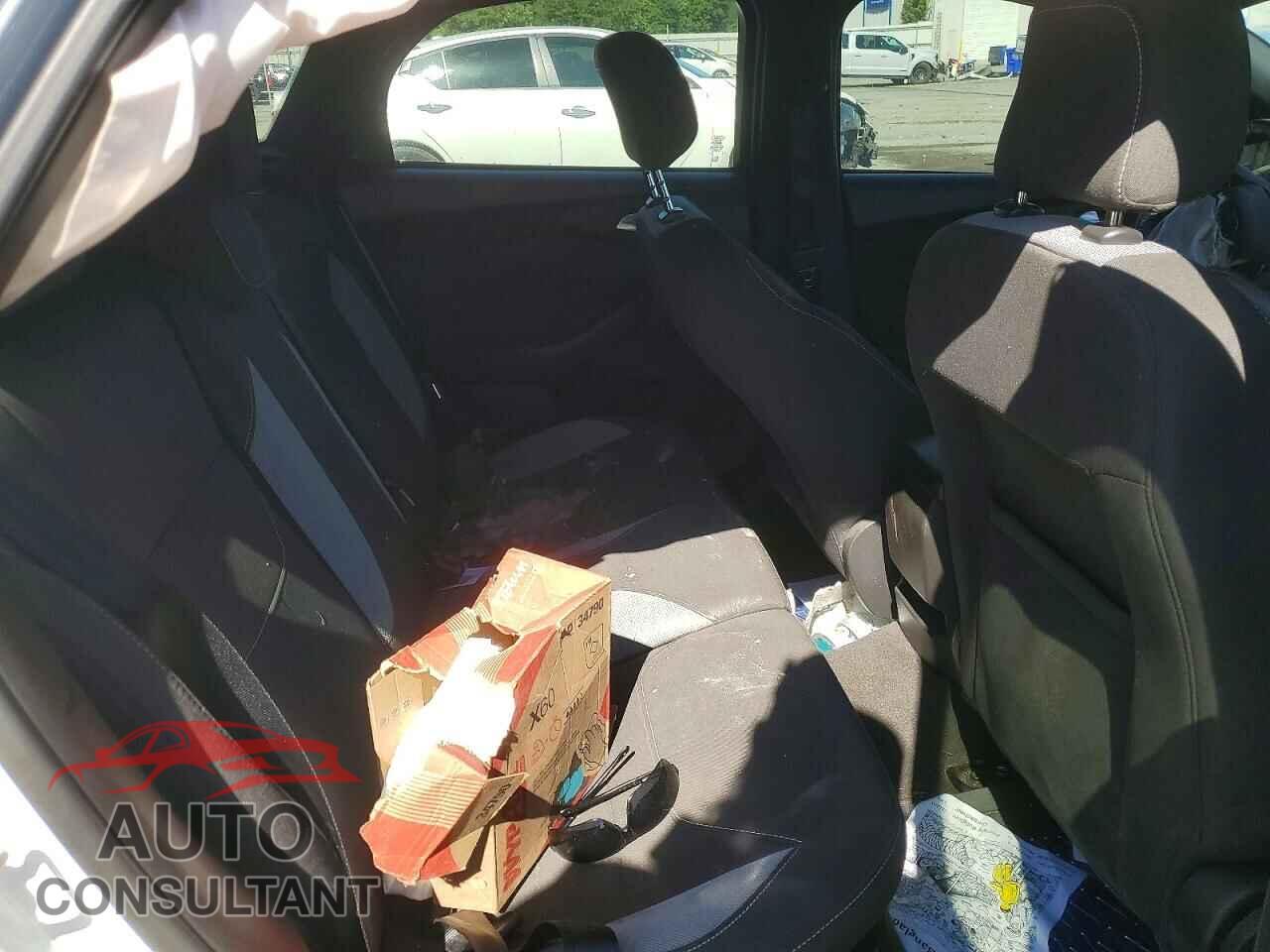 FORD FOCUS 2017 - 1FADP3L90HL227715