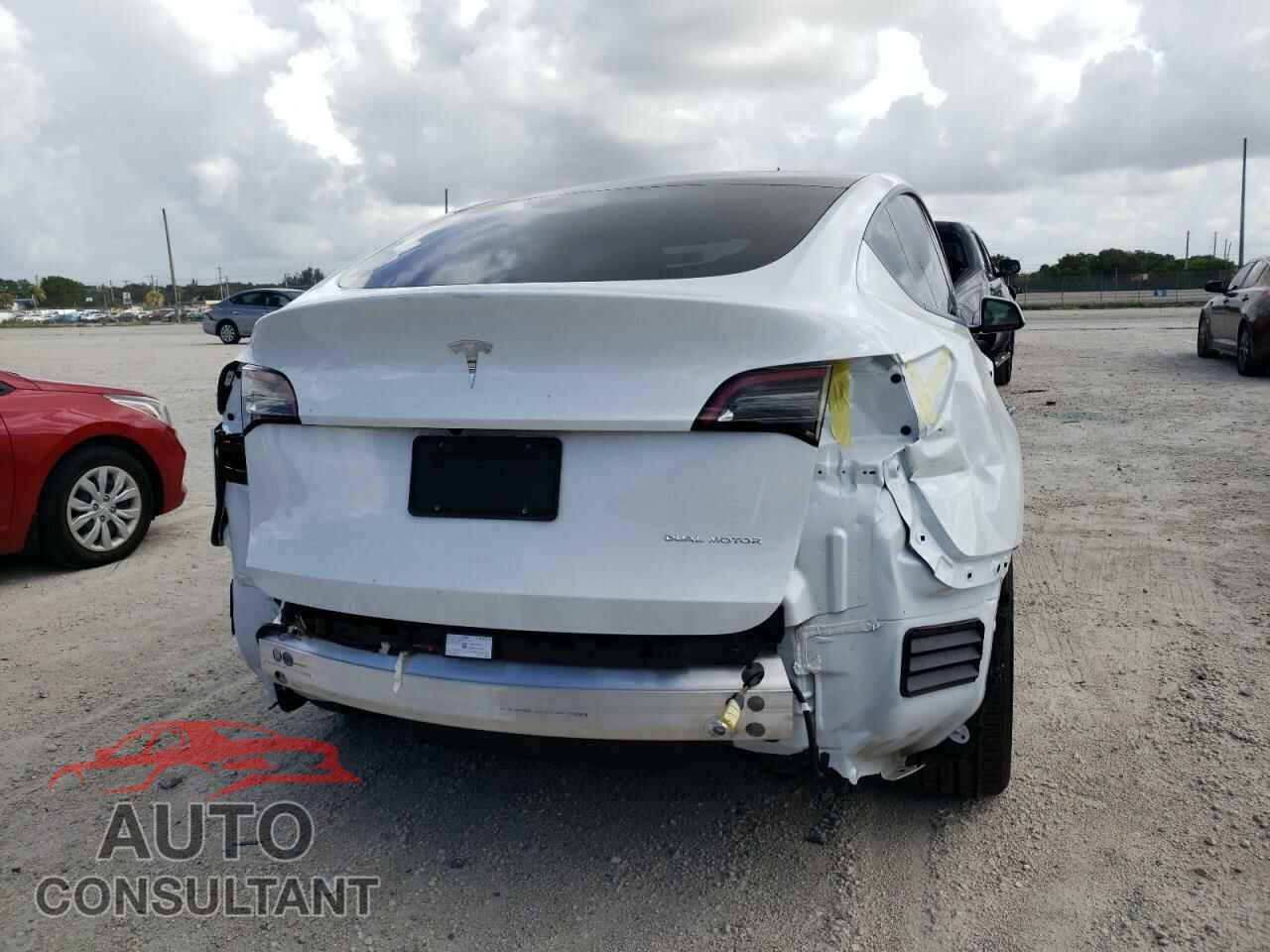 TESLA MODEL Y 2022 - 7SAYGDEE5NF331503