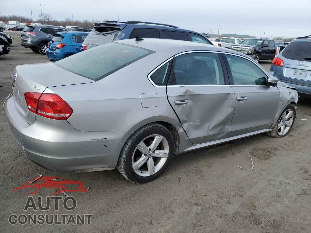 VOLKSWAGEN PASSAT 2013 - 1VWBN7A32DC048404