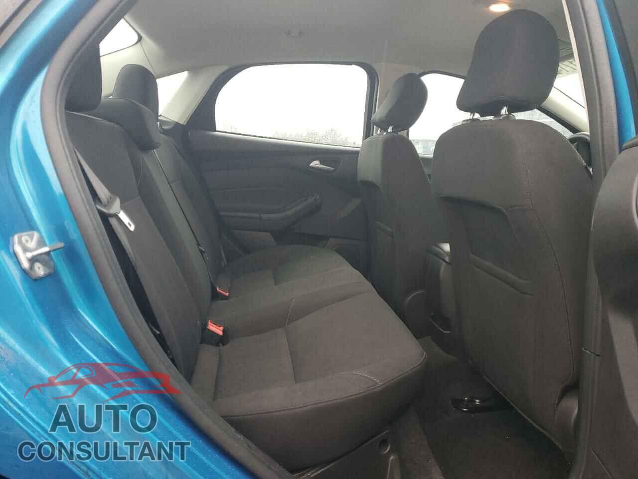 FORD FOCUS 2017 - 1FADP3F23HL221924