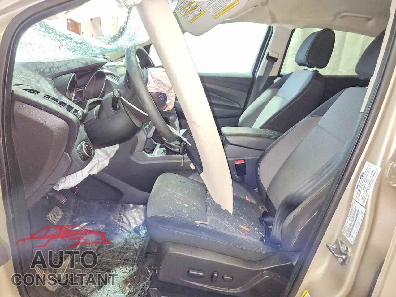 FORD ESCAPE 2017 - 1FMCU9GD2HUC77022