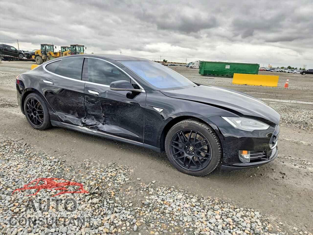 TESLA MODEL S 2013 - 5YJSA1DP4DFP13638