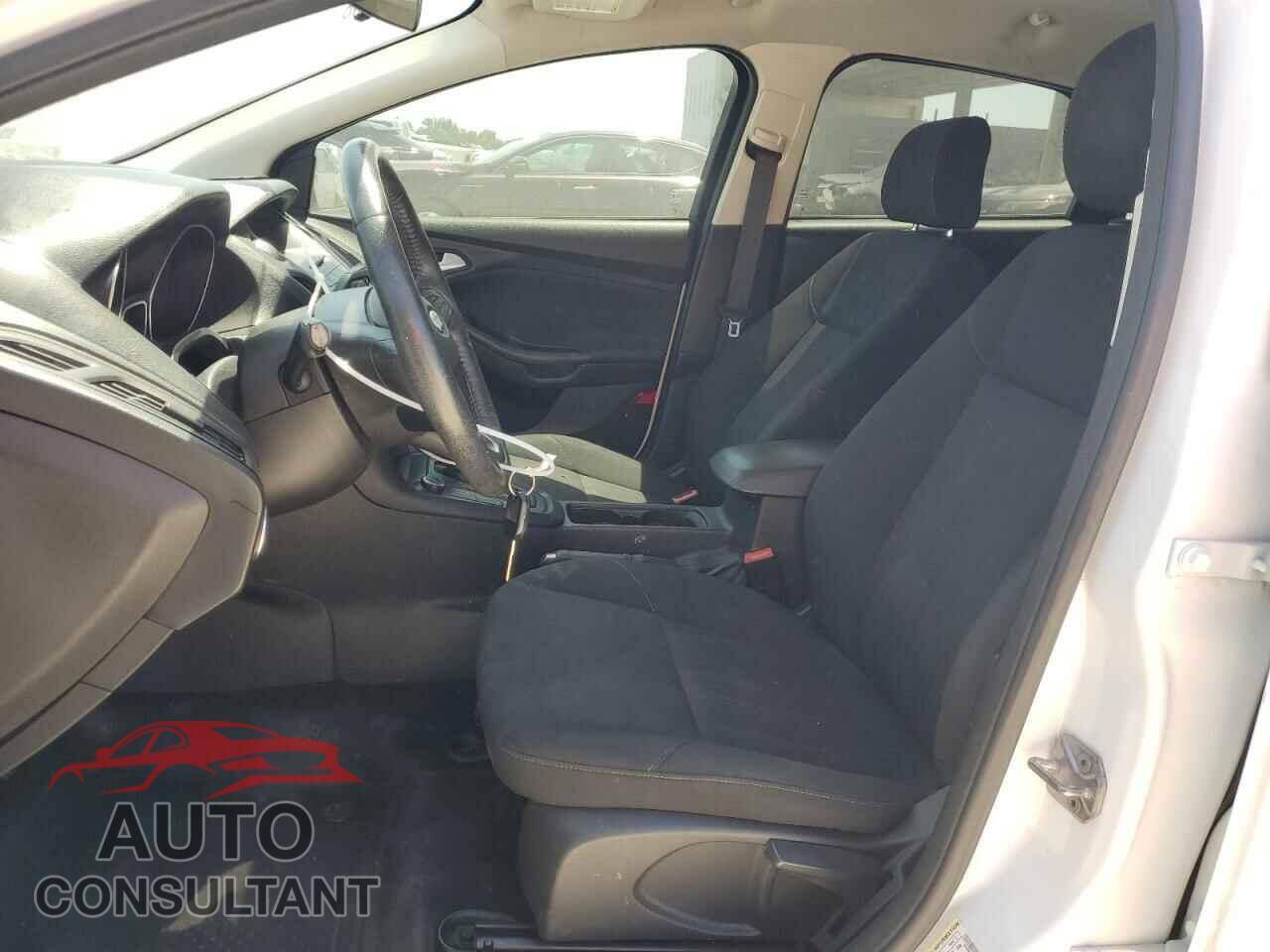 FORD FOCUS 2015 - 1FADP3F23FL364904