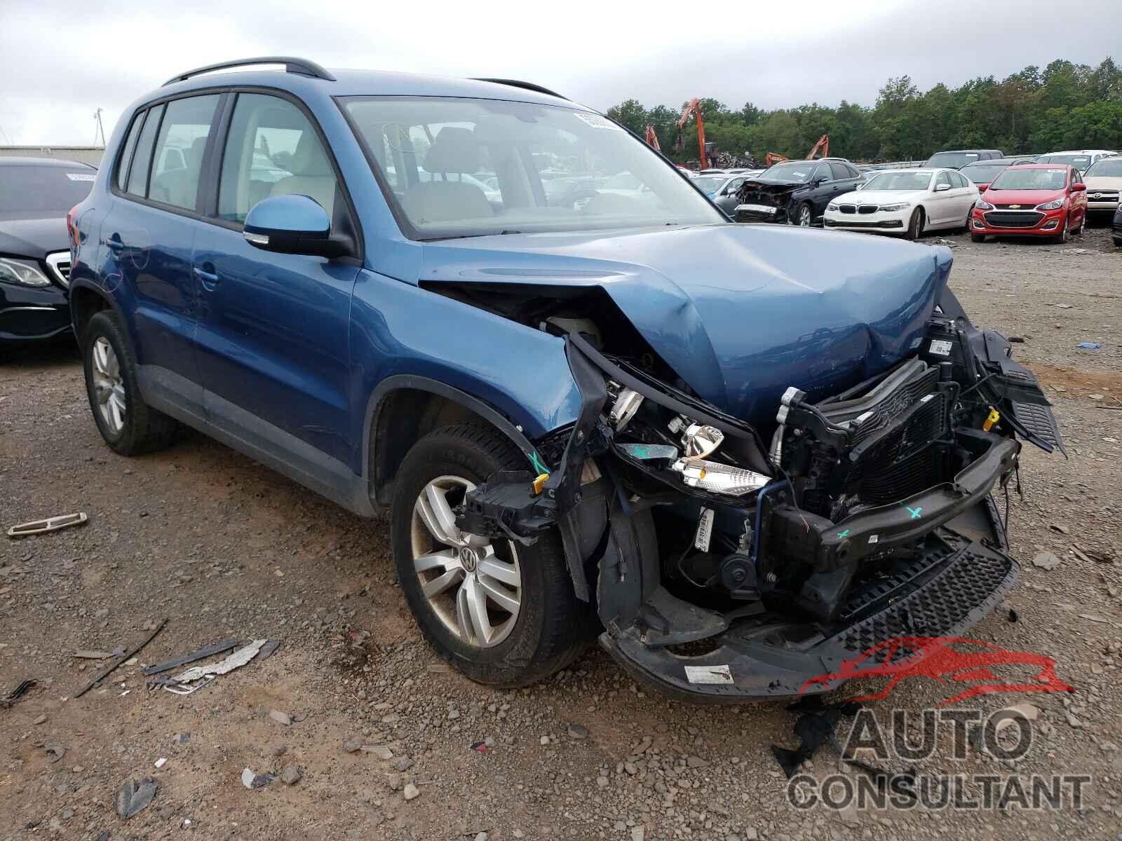 VOLKSWAGEN TIGUAN 2017 - WVGBV7AX3HK027168