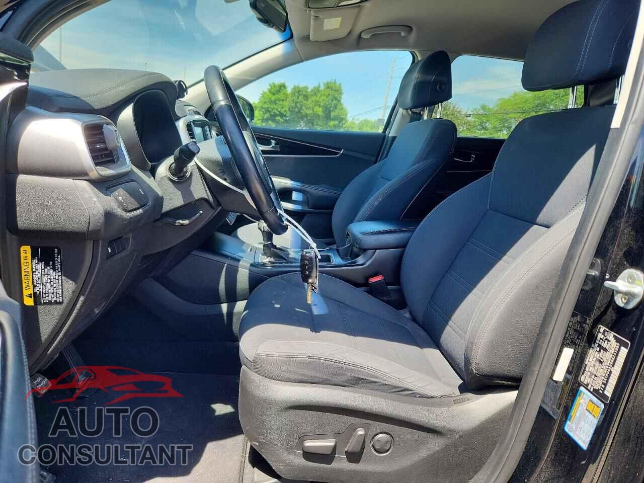 KIA SORENTO 2017 - 5XYPG4A39HG211097
