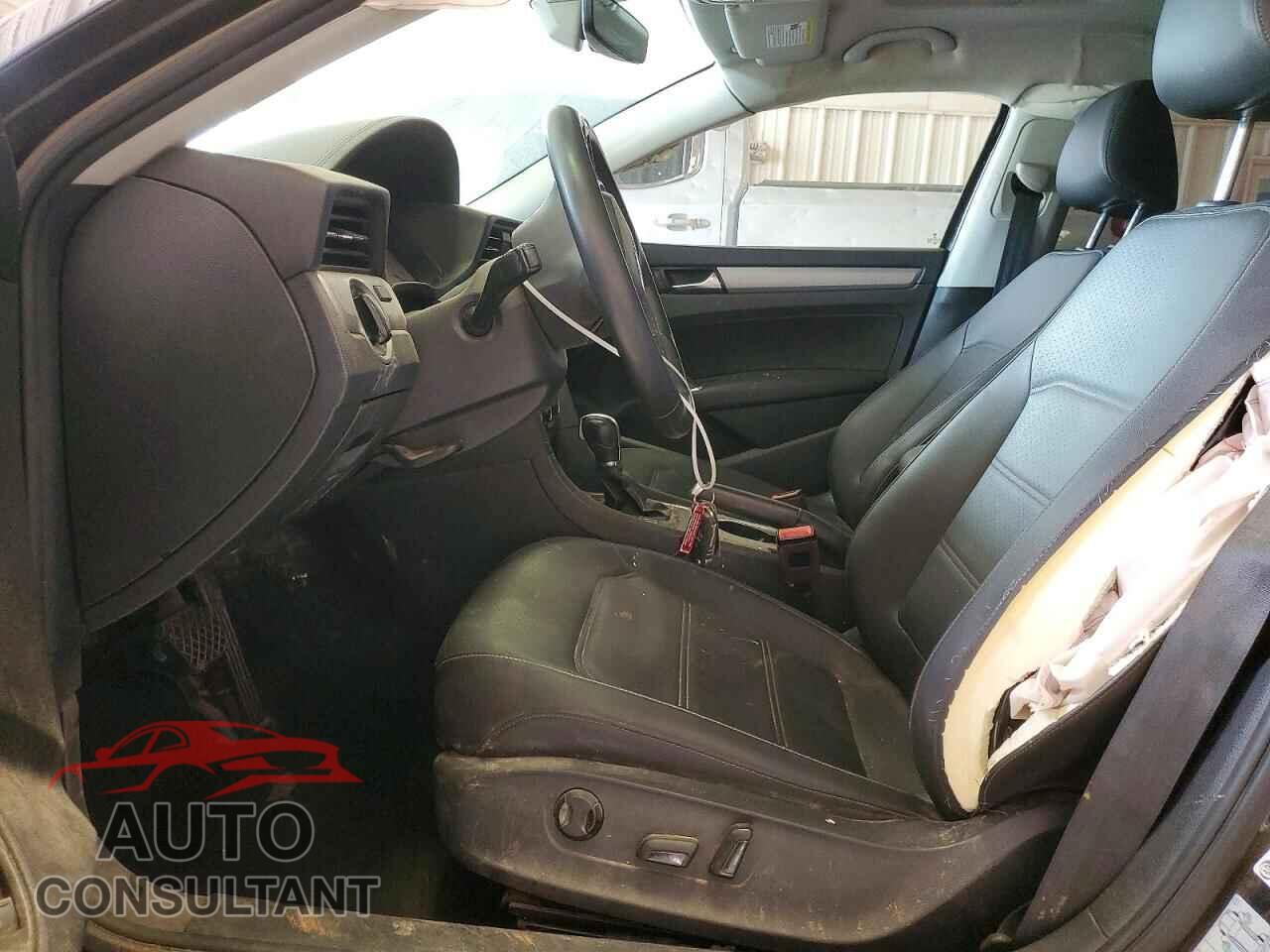 VOLKSWAGEN PASSAT 2021 - 1VWSA7A30MC001707