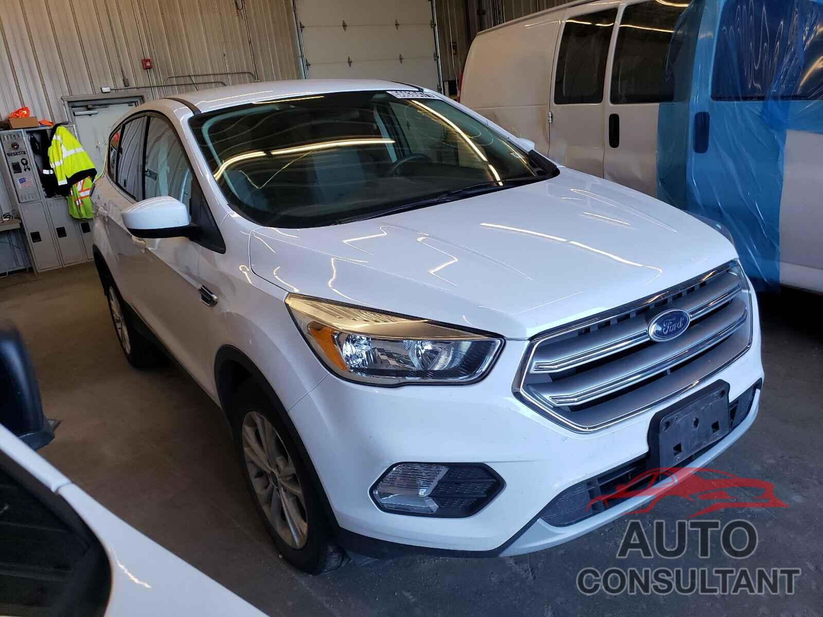 FORD ESCAPE 2017 - 1FMCU9GD8HUC68311