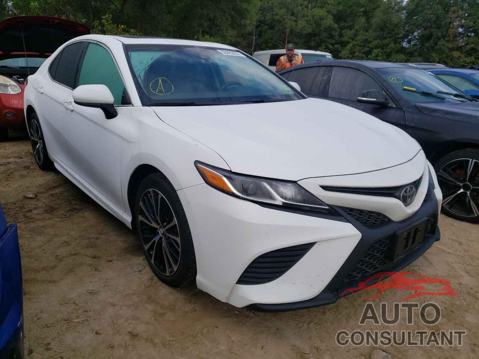 TOYOTA CAMRY 2018 - 4T1B11HK1JU114208