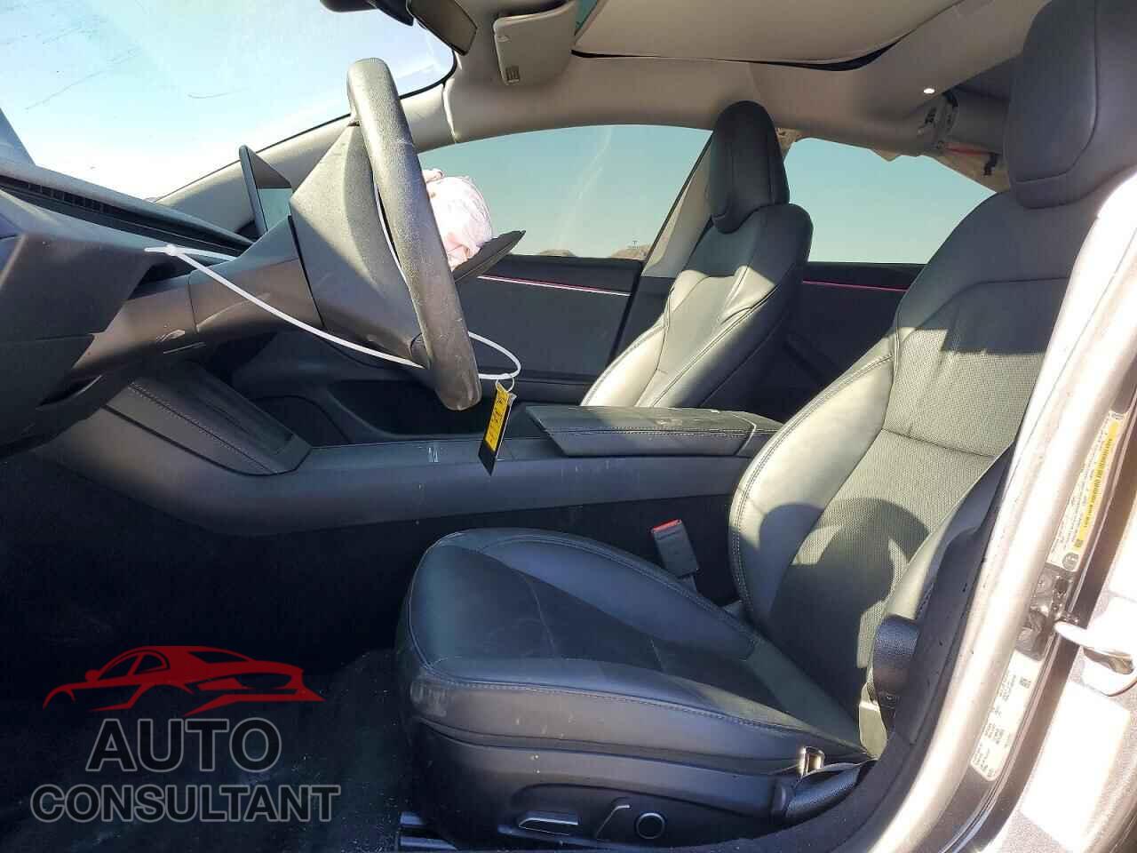 TESLA MODEL 3 2024 - 5YJ3E1EAXRF831364