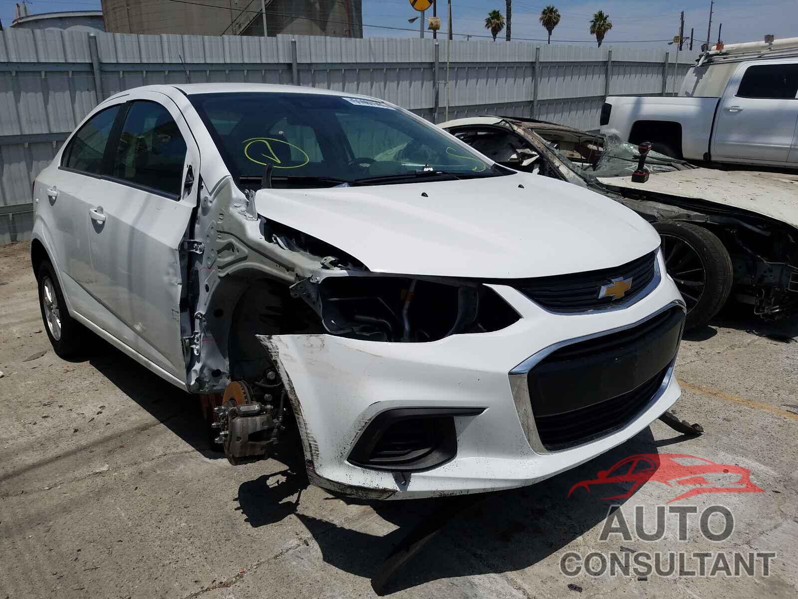 CHEVROLET SONIC 2018 - 1G1JD5SH4J4111145