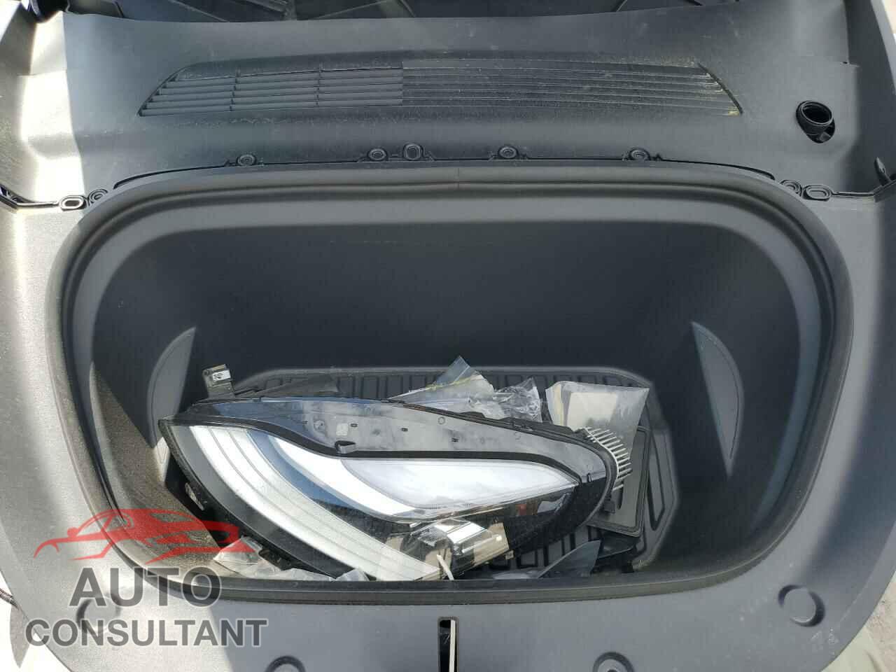 TESLA MODEL Y 2021 - 5YJYGDEEXMF106571