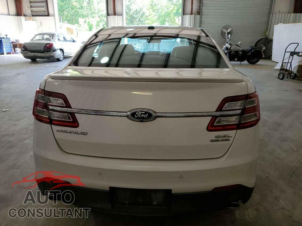 FORD TAURUS 2017 - 1FAHP2E87HG120587