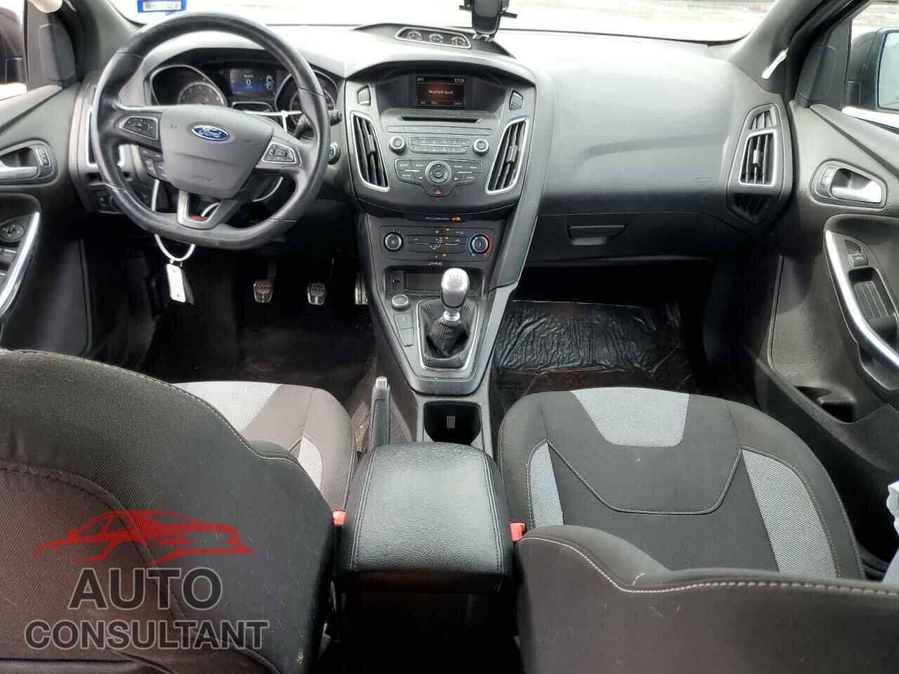 FORD FOCUS 2017 - 1FADP3L97HL310266