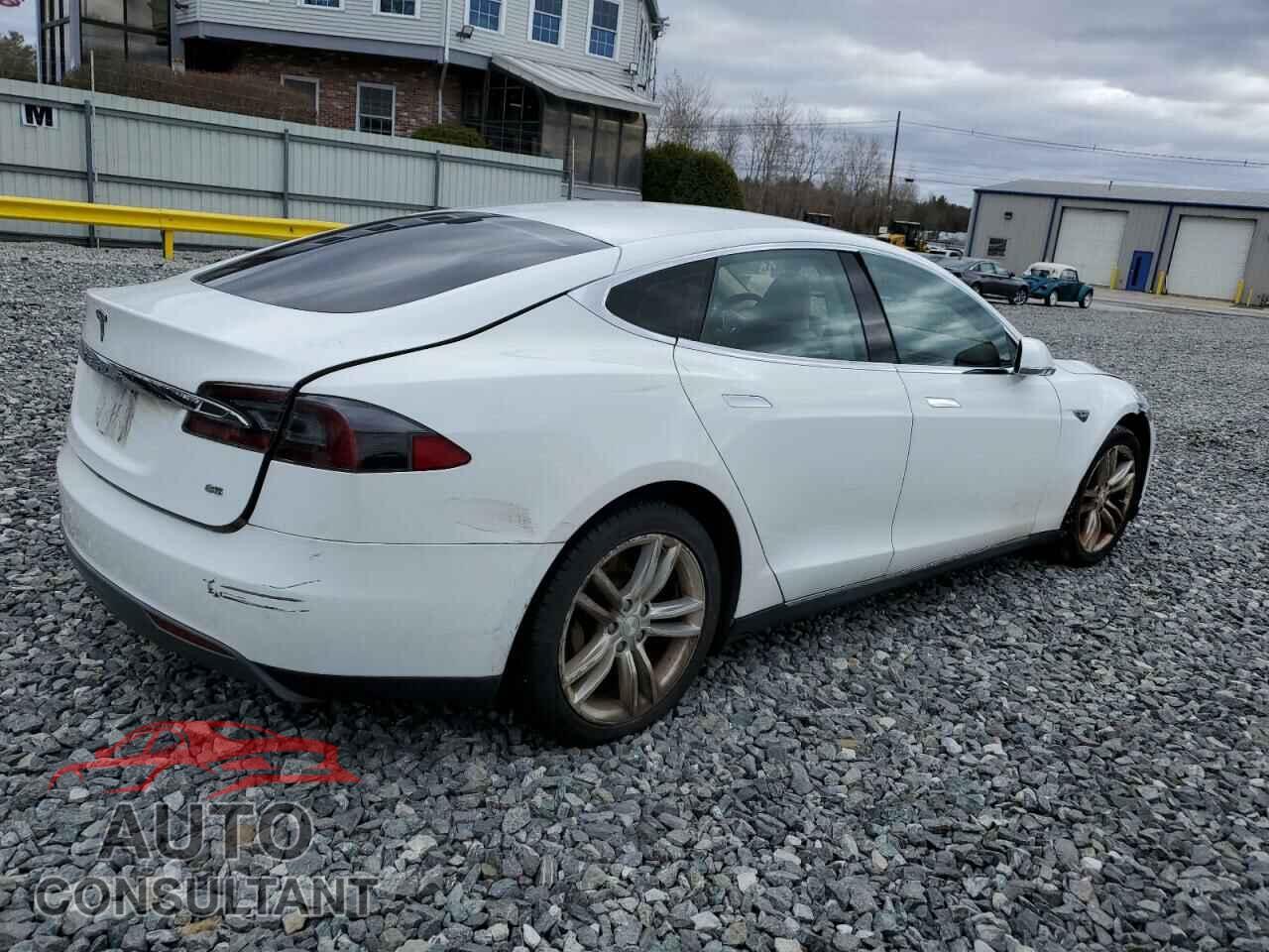 TESLA MODEL S 2013 - 5YJSA1DN6DFP11453