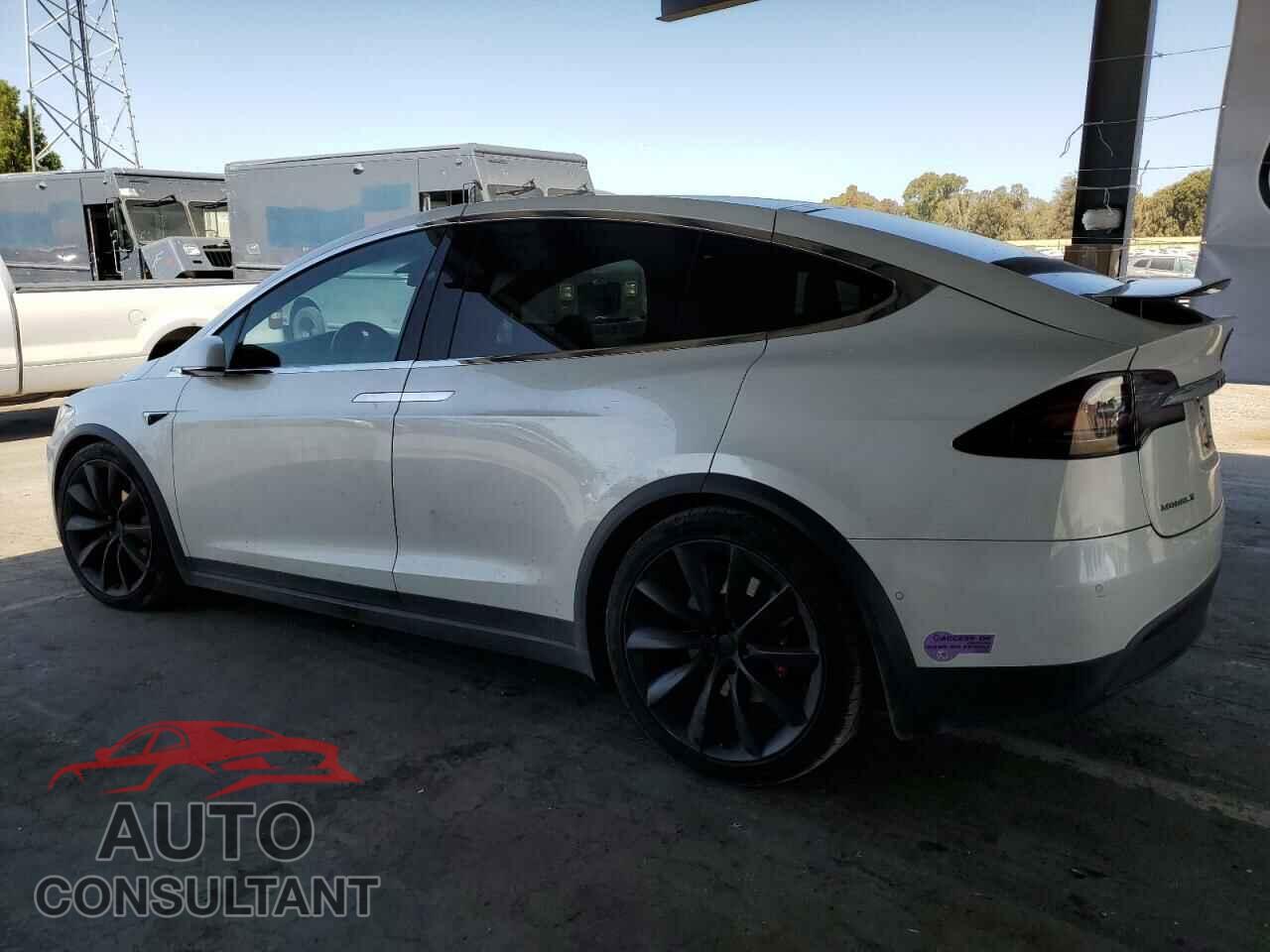 TESLA MODEL X 2018 - 5YJXCBE44JF104796