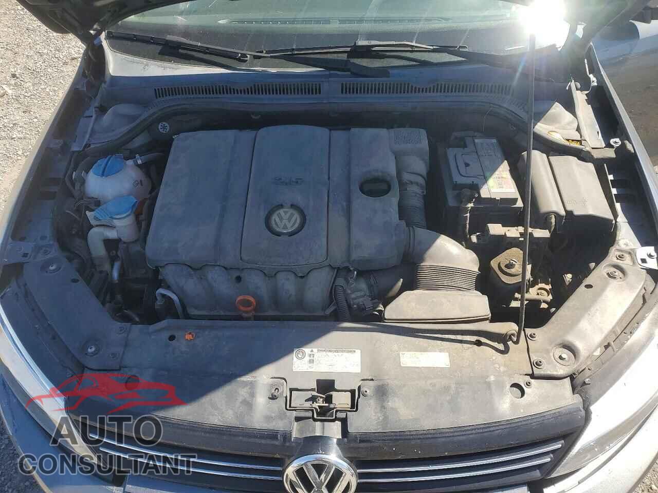 VOLKSWAGEN JETTA 2013 - 3VWDP7AJXDM357635