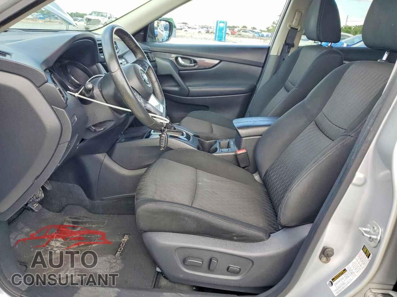 NISSAN ROGUE 2017 - KNMAT2MT4HP520734