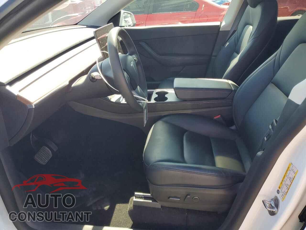 TESLA MODEL Y 2021 - 5YJYGDEE2MF284362