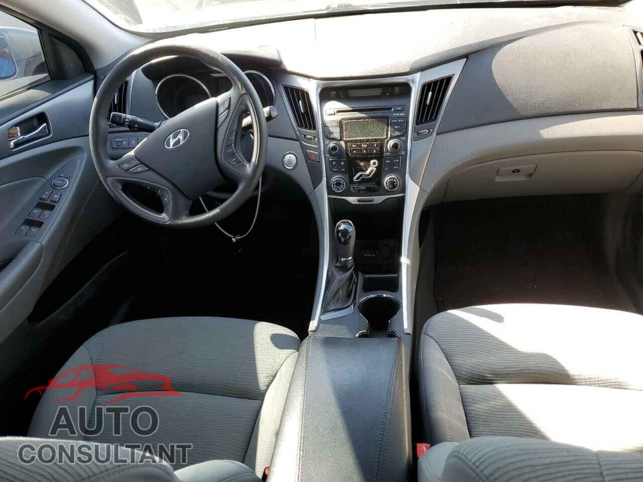 HYUNDAI SONATA 2013 - KMHEC4A47DA071312