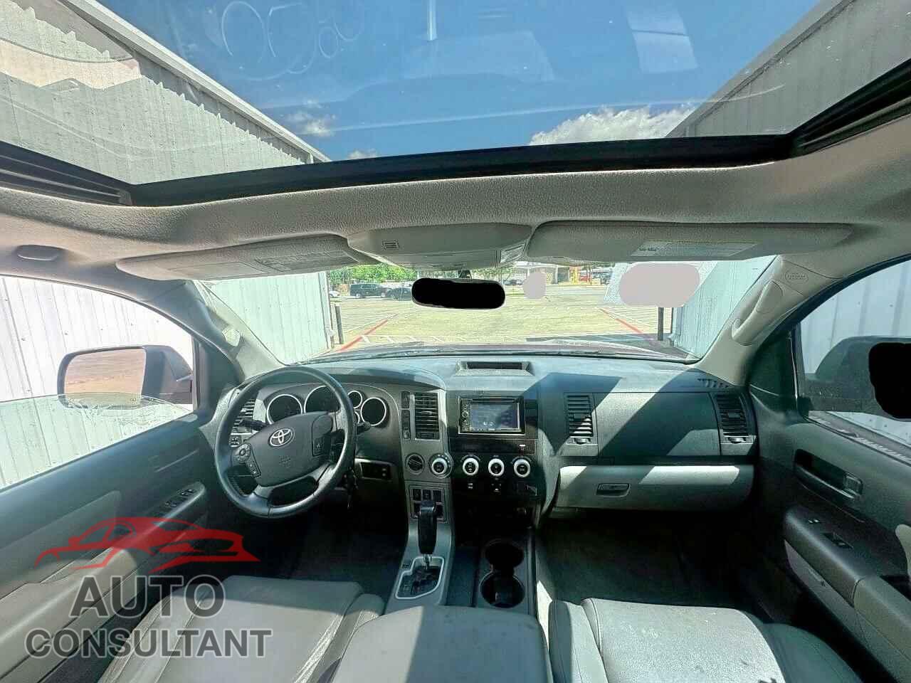 TOYOTA SEQUOIA 2011 - 5TDBW5G14BS044067