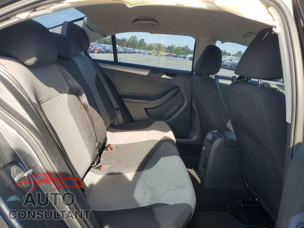 VOLKSWAGEN JETTA 2017 - 3VW2B7AJ7HM325575