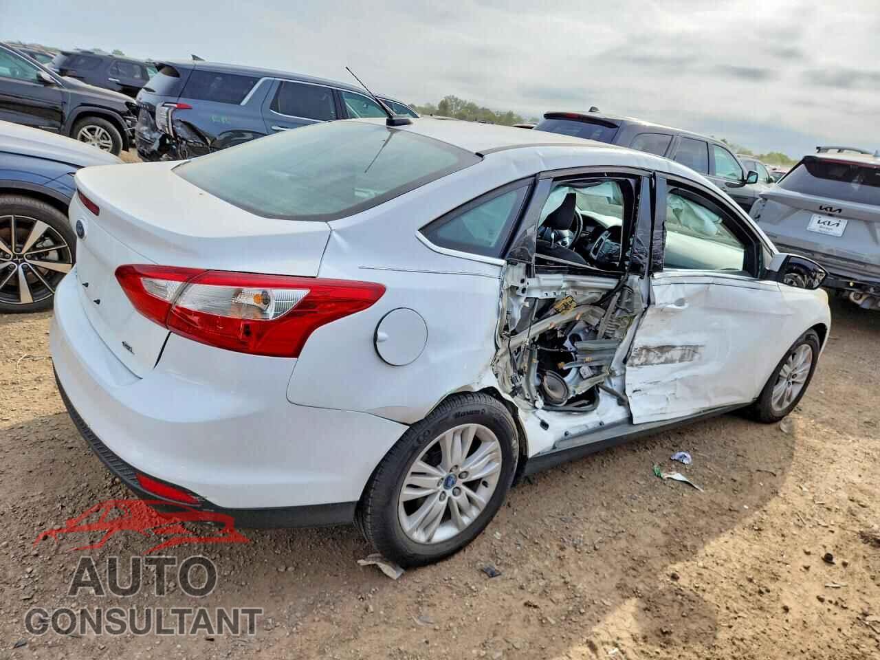 FORD FOCUS 2012 - 1FAHP3H25CL338721