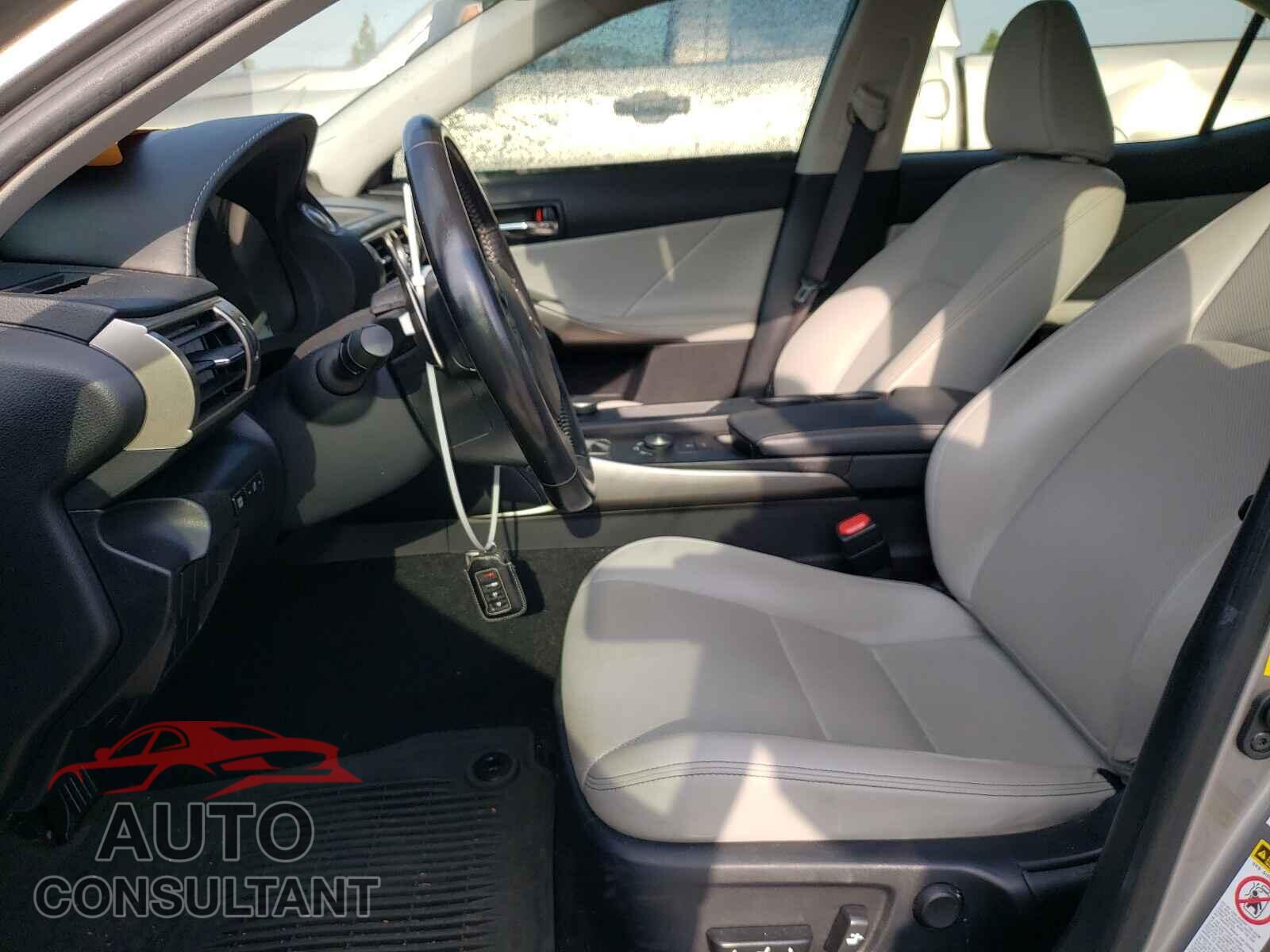 LEXUS IS 2016 - JTHBA1D23G5030922