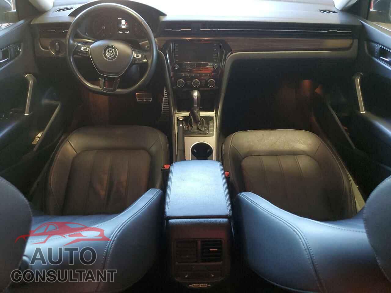 VOLKSWAGEN PASSAT 2020 - 1VWCA7A37LC014487