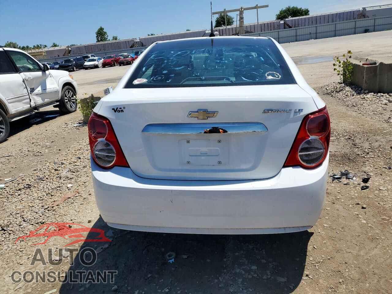 CHEVROLET SONIC 2013 - 1G1JC5SH4D4210295