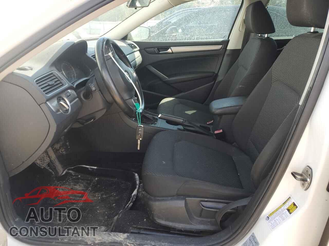 VOLKSWAGEN PASSAT 2013 - 1VWAH7A31DC007622