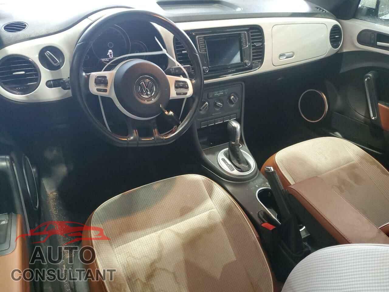 VOLKSWAGEN BEETLE 2016 - 3VWF17ATXGM636521