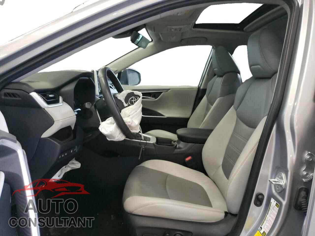 TOYOTA RAV4 2020 - 2T3Y1RFV7LC033568