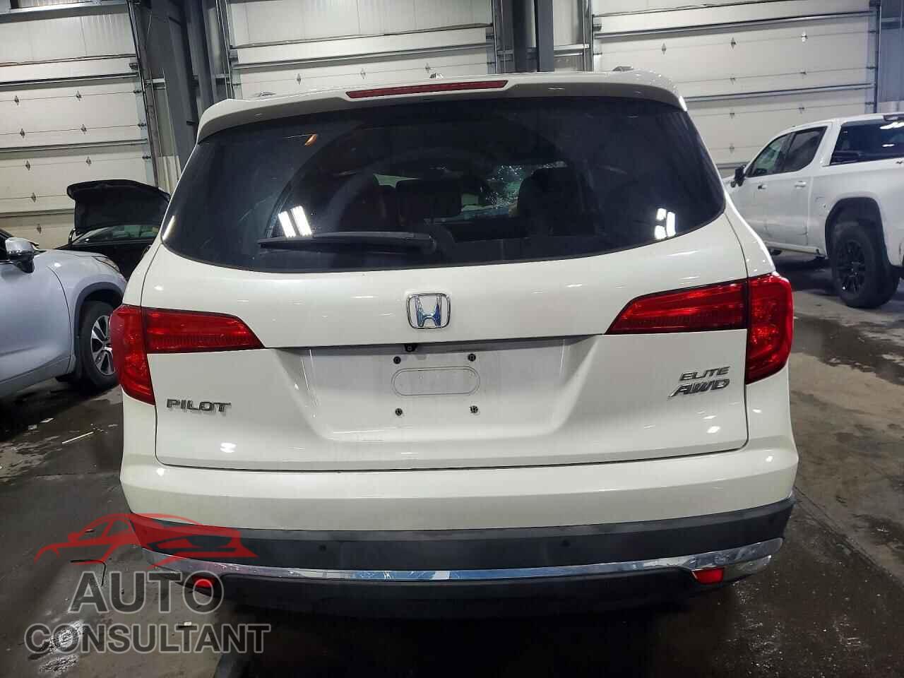 HONDA PILOT 2017 - 5FNYF6H00HB032355
