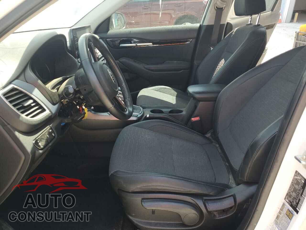 KIA SELTOS 2021 - KNDEU2AA2M7140044