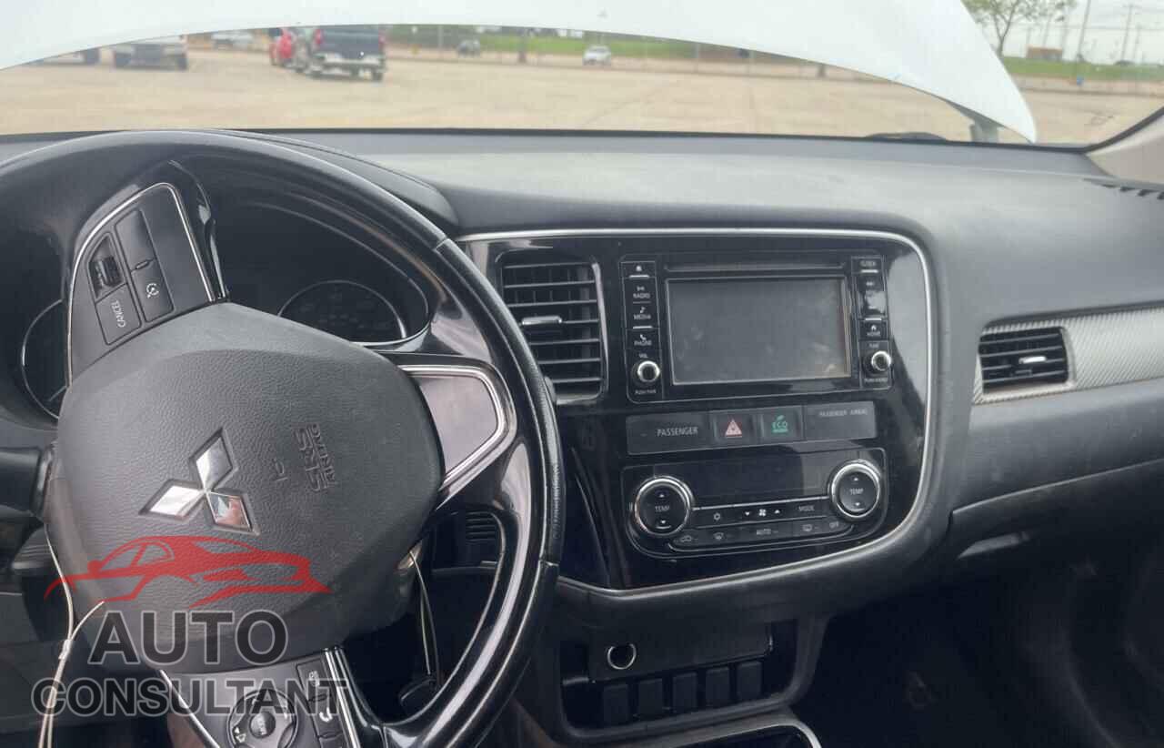 MITSUBISHI OUTLANDER 2017 - JA4AD2A30HZ025754