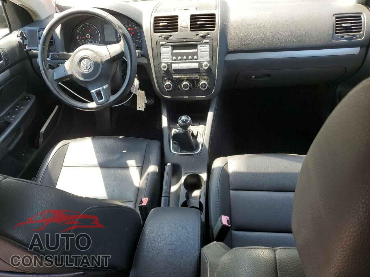 VOLKSWAGEN JETTA 2010 - 3VWAZ7AJ5AM113660