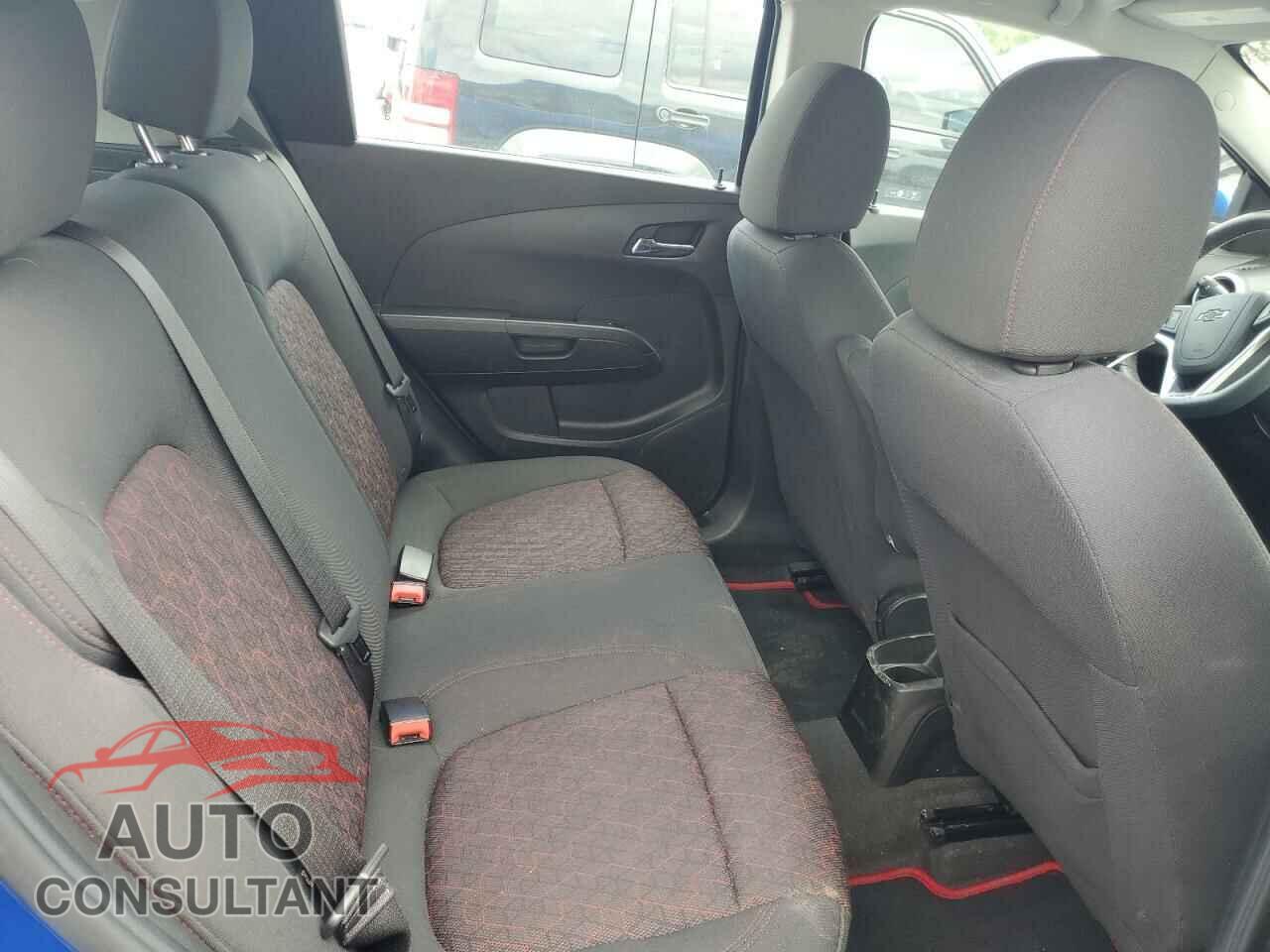 CHEVROLET SONIC 2018 - 1G1JD6SH8J4113616